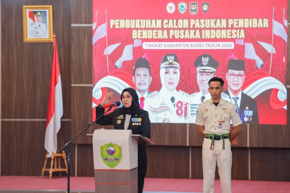 Jelang Upacara HUT Ke-81 RI, Bupati Barru Resmi Kukuhkan Puluhan Paskibraka 2026